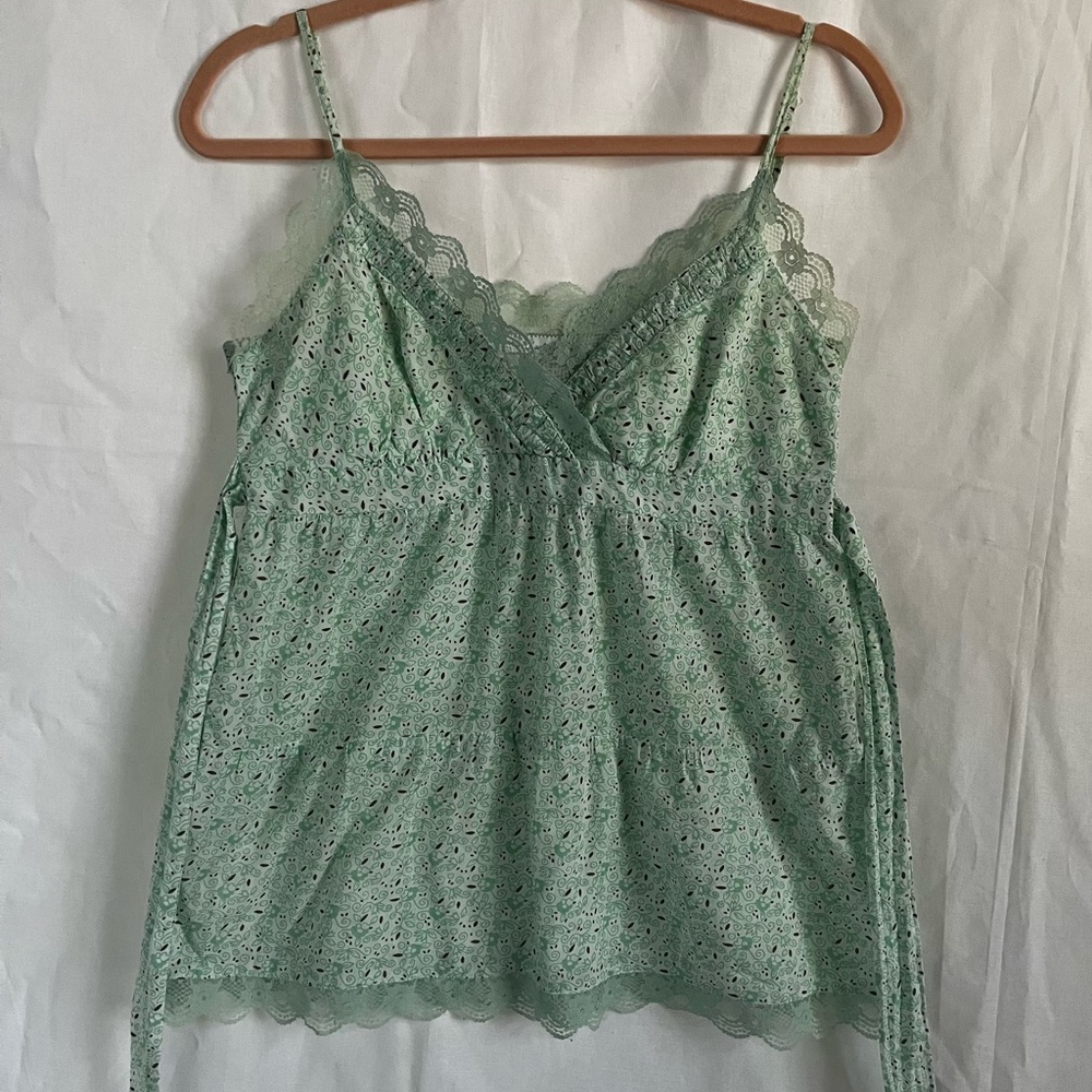 CHAROLTTE RUSSE Sleeveless Lac Trimmed Spaghetti Strap Blouse Size L